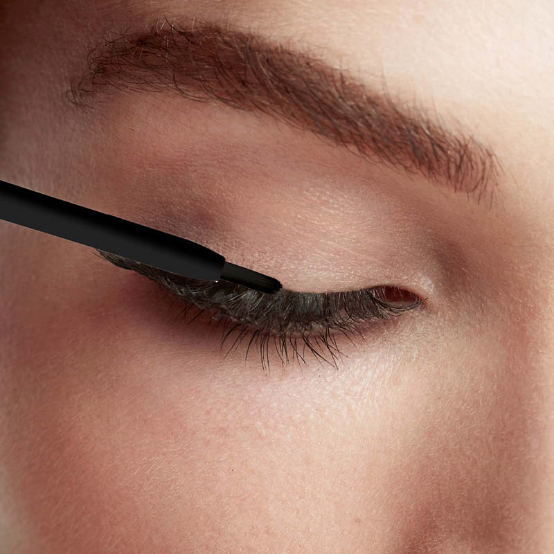 M2 BEAUT_Anwendung_Eyelash Activating Serum_min