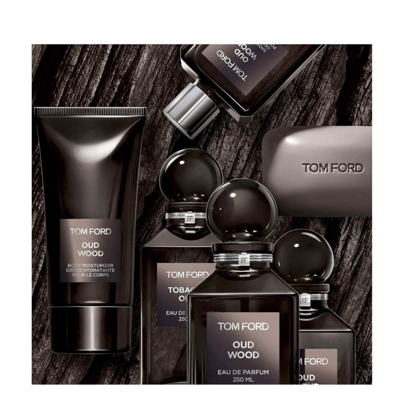 Tom Ford Oud Wood Eau de parfum for women and men 4