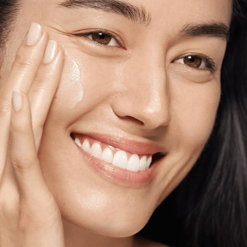 Clinique Moisture Surge™ SPF 25 Sheer Hydrator хидрирачка крема за сите типови кожа со SPF 25 - 50мл - Image 9