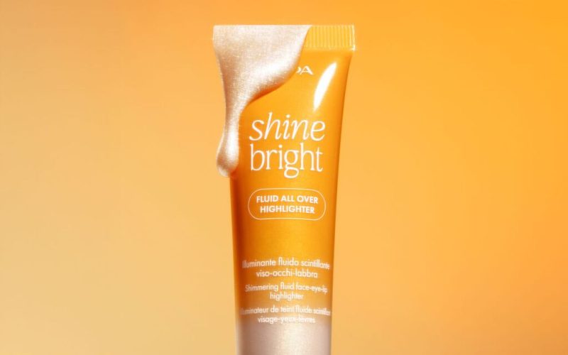 PUPA Shine Bright Fluid All Over Highligher светкав течен хајлајтер за лице, очи и усни 30ml 5 PUPA Shine Bright Fluid All Over Highligher светкав течен хајлајтер за лице, очи и усни 30ml 4