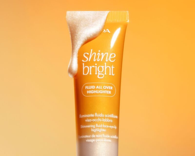 PUPA Shine Bright Fluid All Over Highligher светкав течен хајлајтер за лице, очи и усни 30ml 14 PUPA Shine Bright Fluid All Over Highligher светкав течен хајлајтер за лице, очи и усни 30ml - Image 3