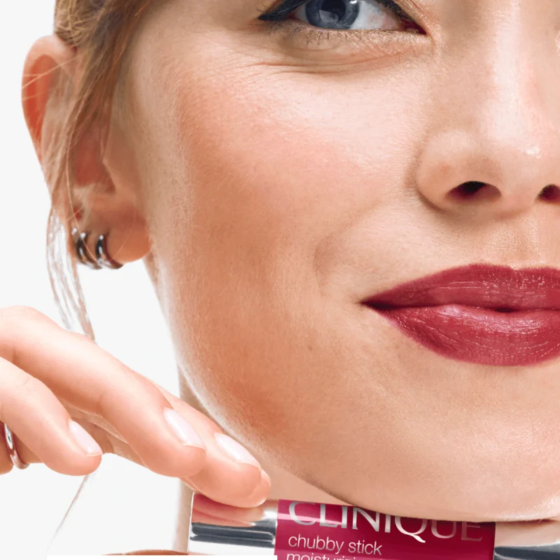 Clinique Chubby Stick™ Moisturizing Lip Color Balm нијансиран балсам за усни со надградлива текстура 3g. 11 Clinique Chubby Stick™ Moisturizing Lip Color Balm нијансиран балсам за усни со надградлива текстура 3g. - Image 4