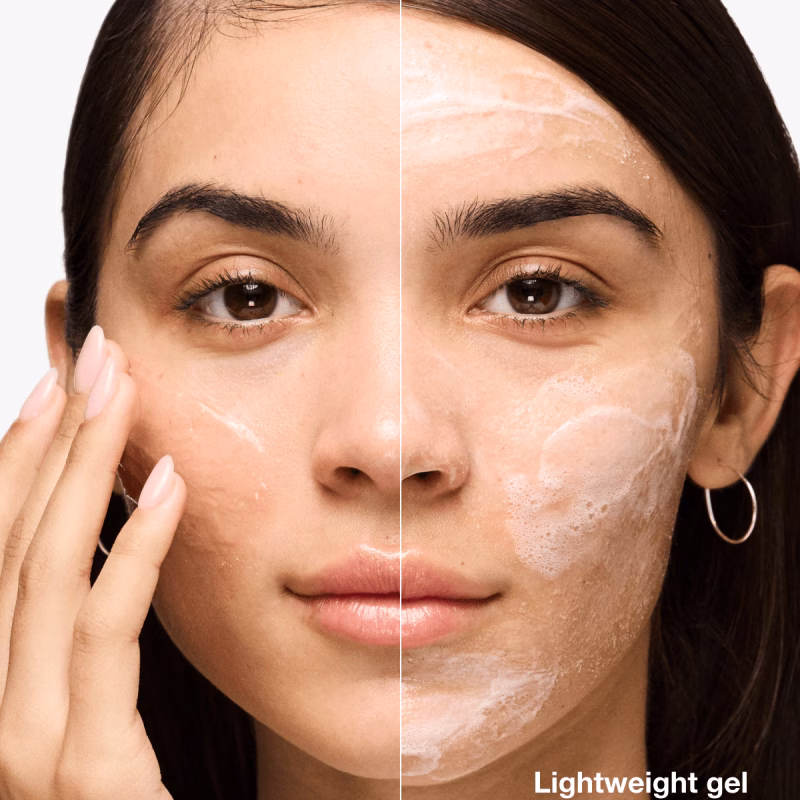 Clinique Moisture Surge™ Exfoliating Glow Cleanser нежен чистач за лице за сите типови кожа 125ml - Image 3