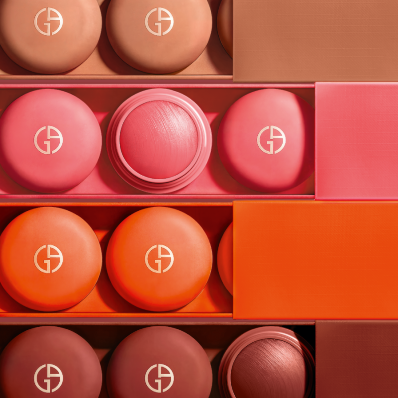 Giorgio Armani Dolci Blush руменило за лице со нежен мат завршеток 8g 15 Giorgio Armani Dolci Blush руменило за лице со нежен мат завршеток 8g 14